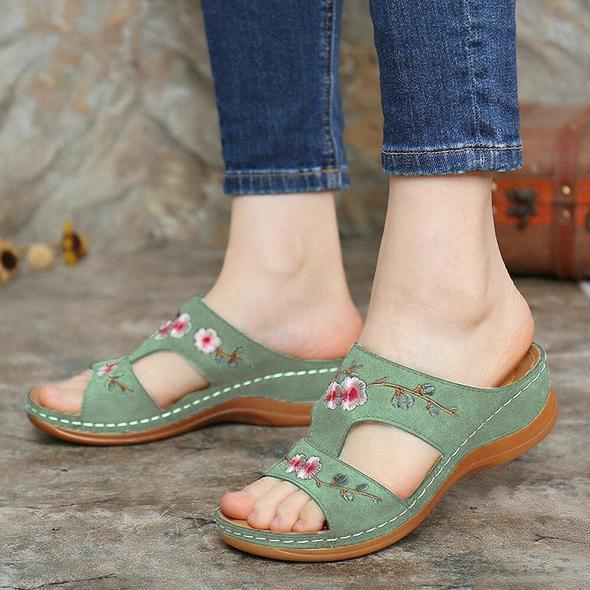 Green Vintage Casual Wedge Sandals.