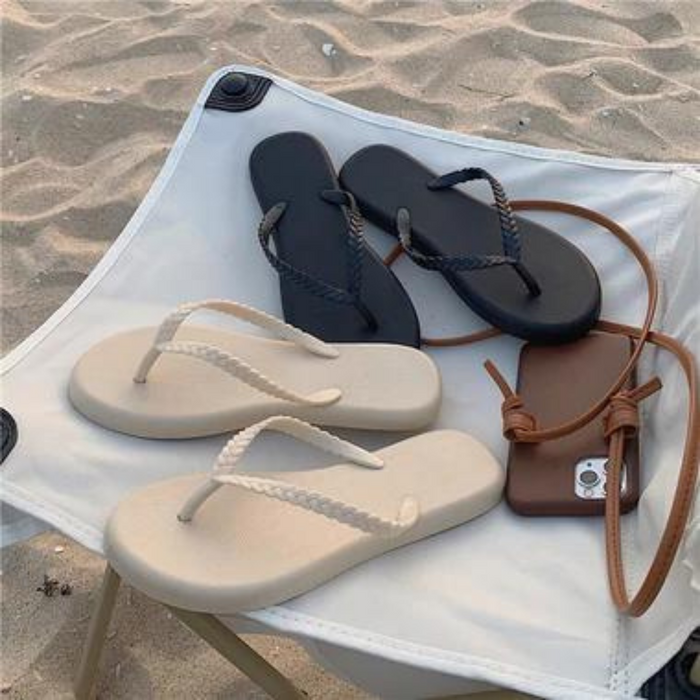 The Veronica Twist Plain Beach Slippers