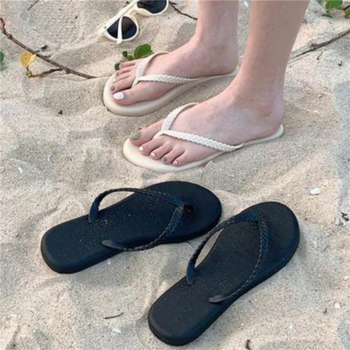 The Veronica Twist Plain Beach Slippers