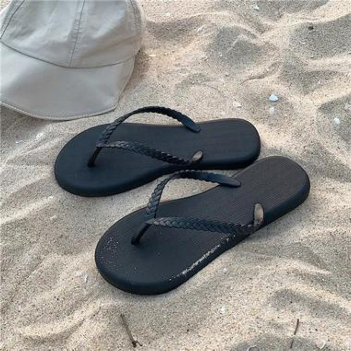 The Veronica Twist Plain Beach Slippers