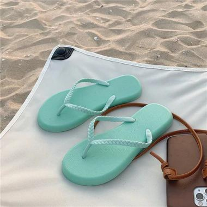 The Veronica Twist Plain Beach Slippers